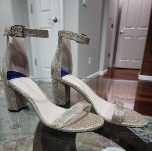 Stuart Weitzman = Elegant Gold Ankle Strap Heels